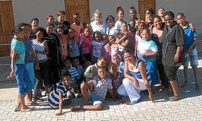 Kindersorg trakteer kinders